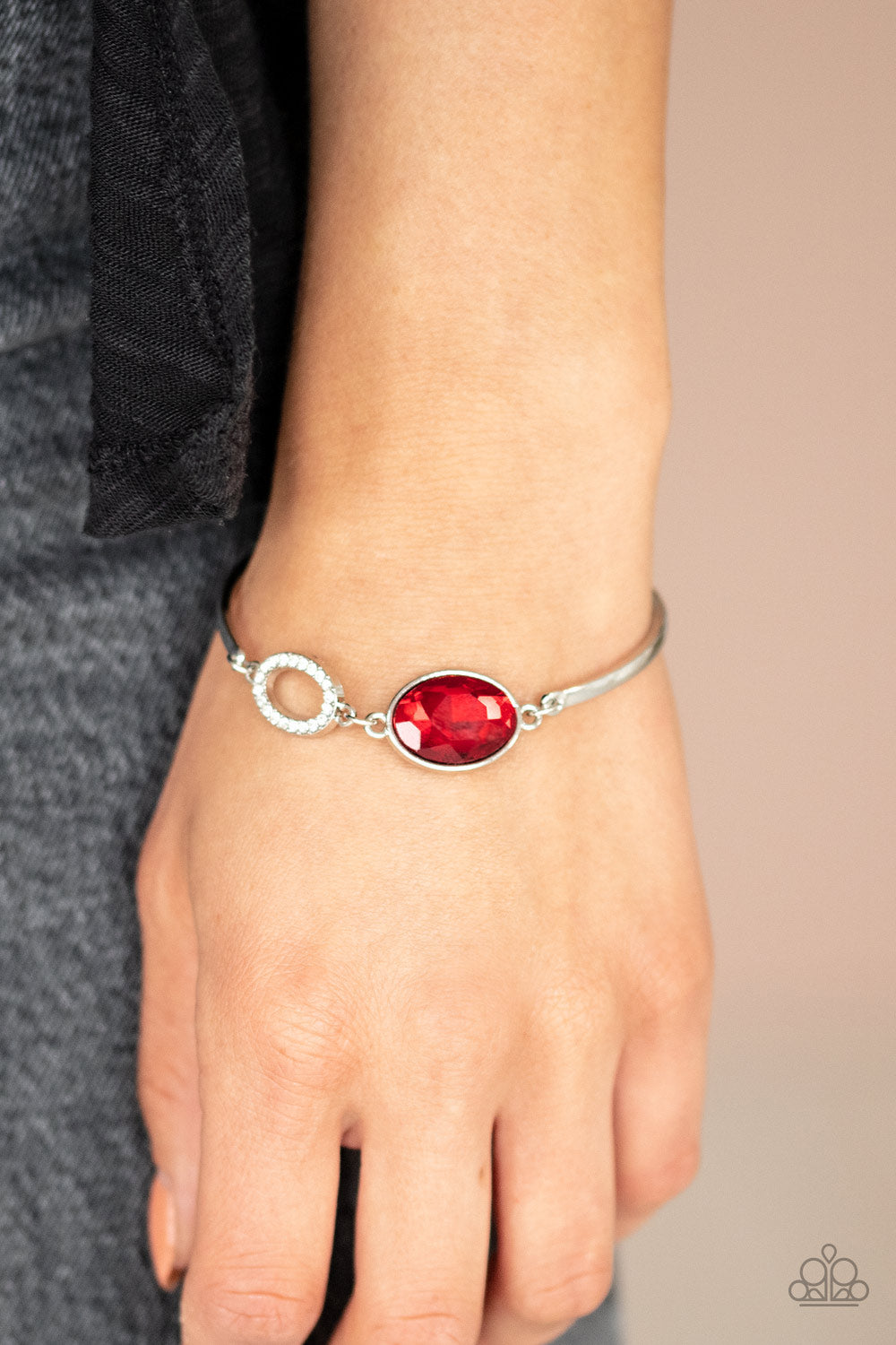 GLAMOROUS GLOW - RED