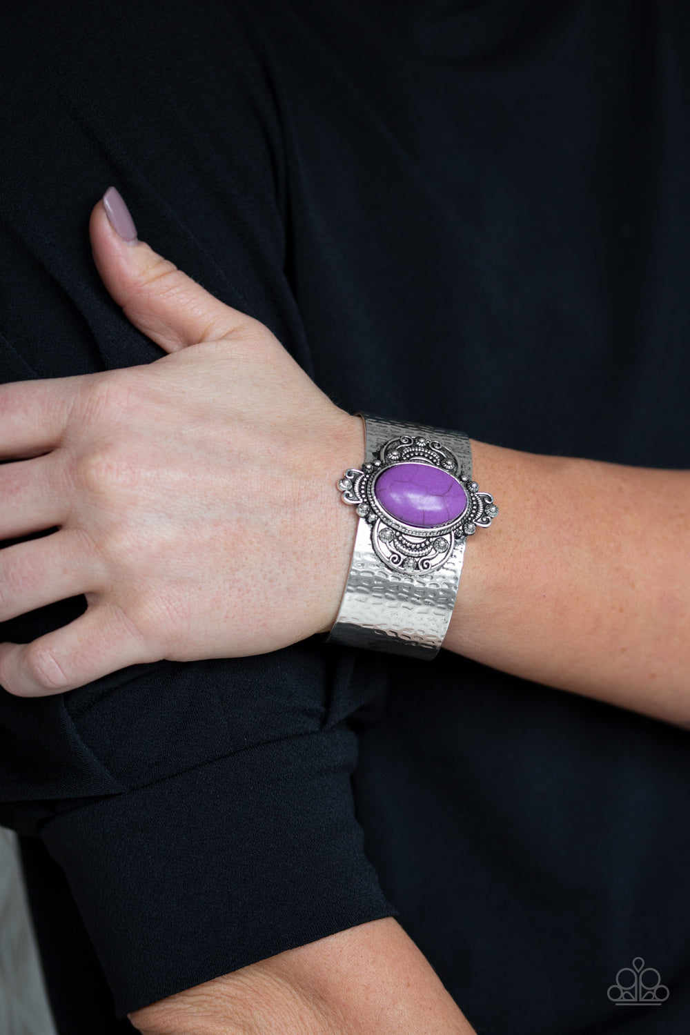 YES I CANYON - PURPLE TURQUOISE CRACKLE STONE CUFF BRACELET