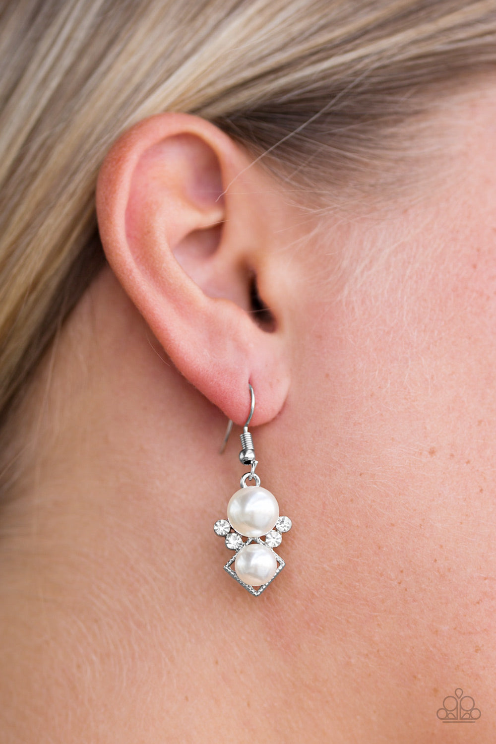 MRS. GATSBY - WHITE PEARLS CLEAR RHINESTONES DAINTY EARRINGS