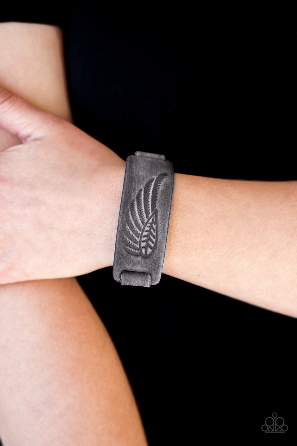 BACKWOODS ROAMER - SILVER GRAY LEATHER SUEDE LEAF WRAP BRACELET