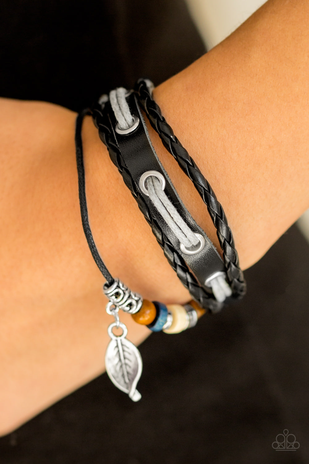 EVER EVERGREEN - BLACK LEATHER WOODEN BEADS LEAF CHARM BRACELET