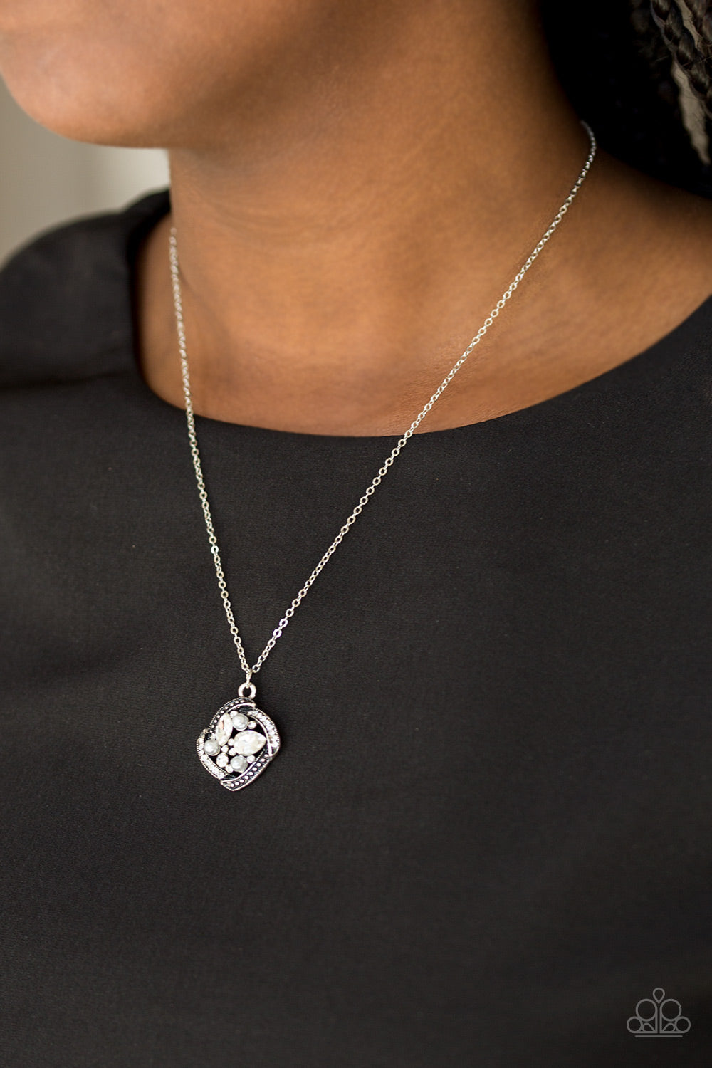 SPEAKING OF TIMELESS - SILVER PEARL DAINTY NECKLACE