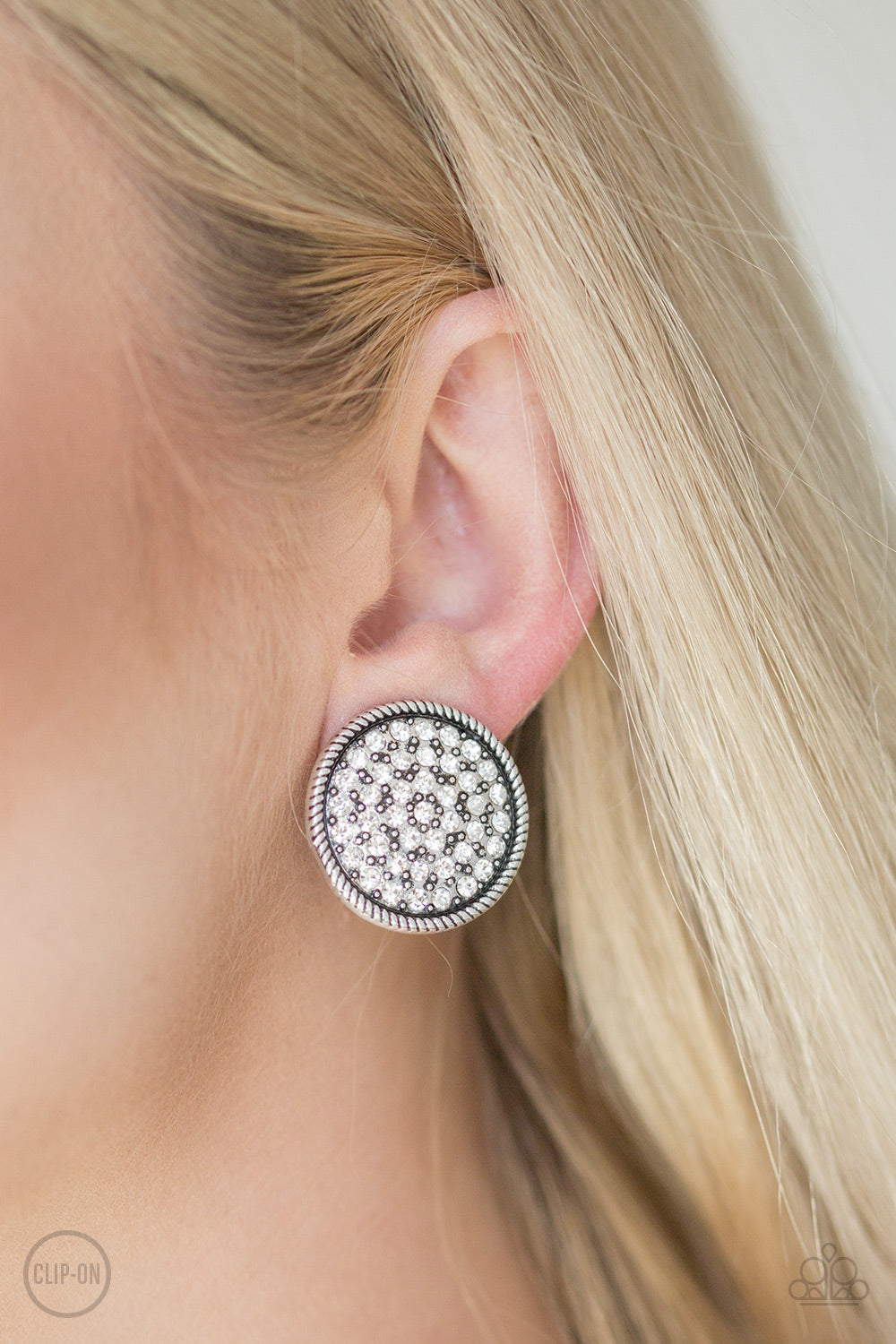 GATSBY, WHO? - WHITE CLEAR RHINESTONE SILVER CIRCLE ROUND FRAME CLIPON EARRINGS