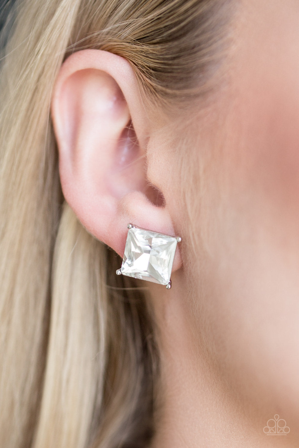 THE BIG BANG - WHITE BOLD SQUARE PRINCESS CUT CLEAR RHINESTONE POST EARRINGS