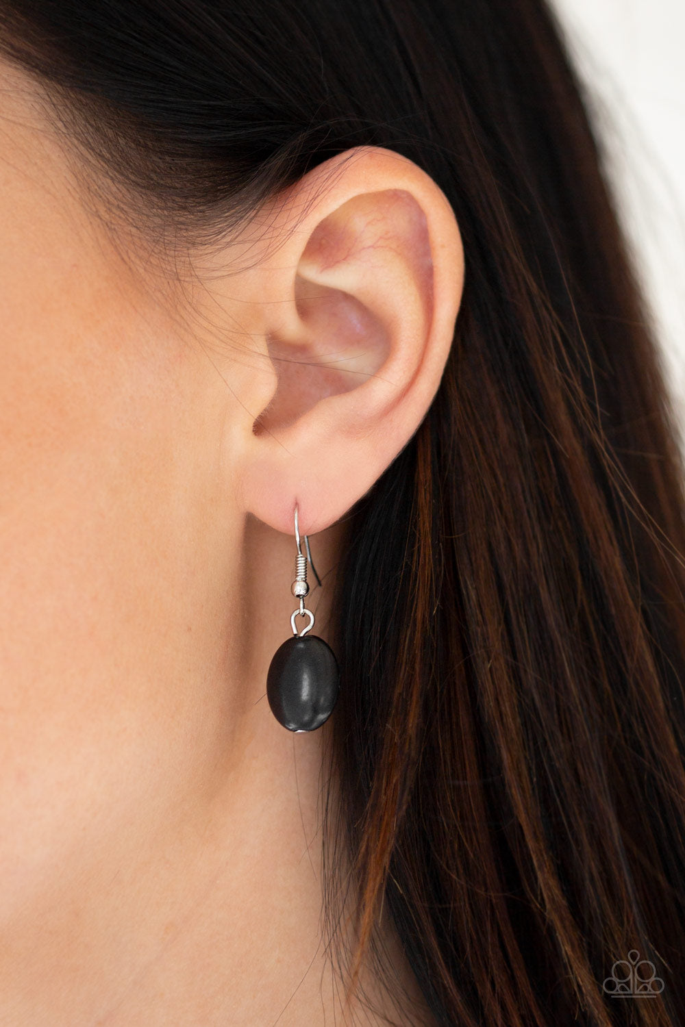 SOUTHWEST SHOWDOWN - BLACK OVAL POLISHED STONE NECKLACE