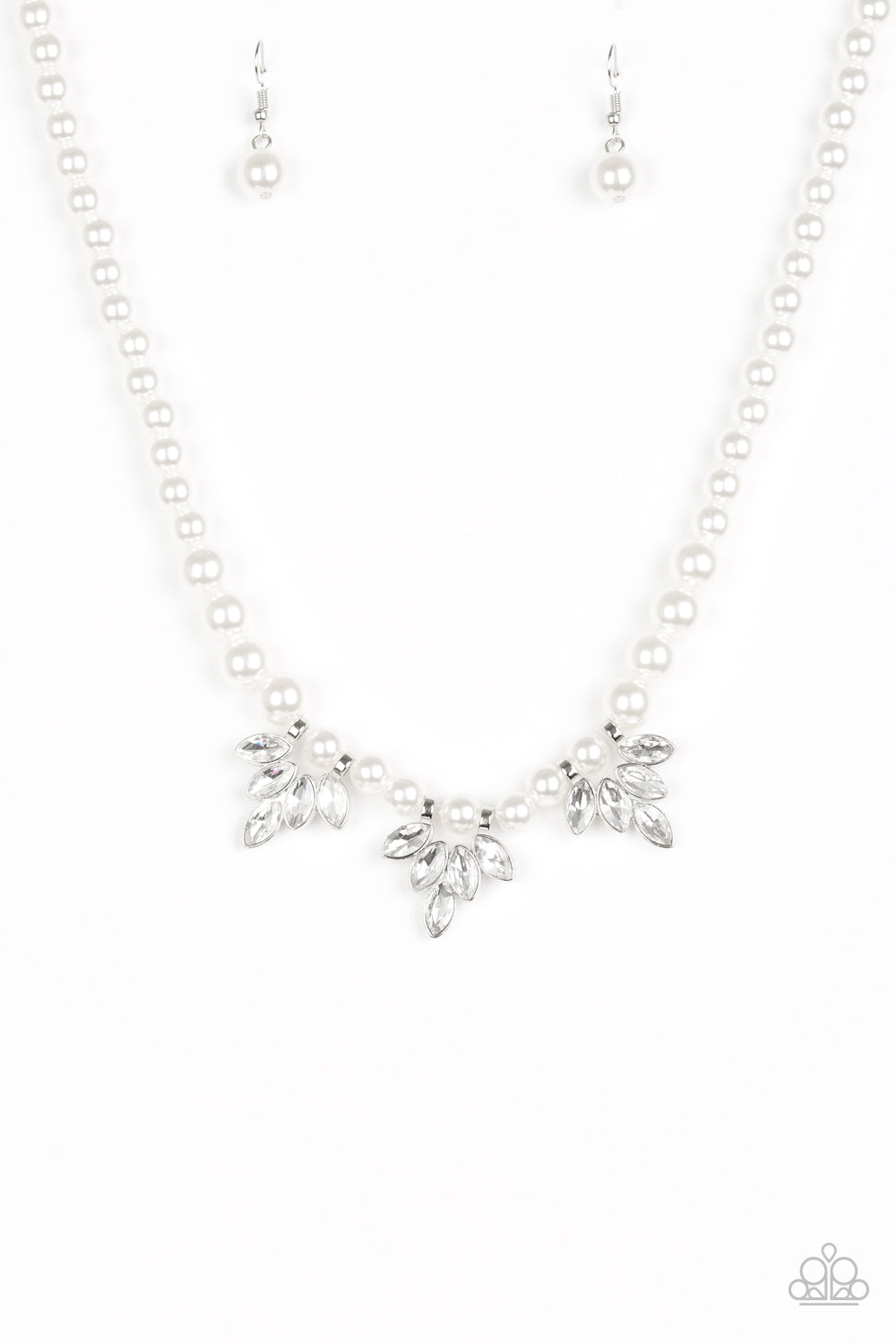 SOCIETY SOCIALITE - WHITE PEARLS RHINESTONES NECKLACE
