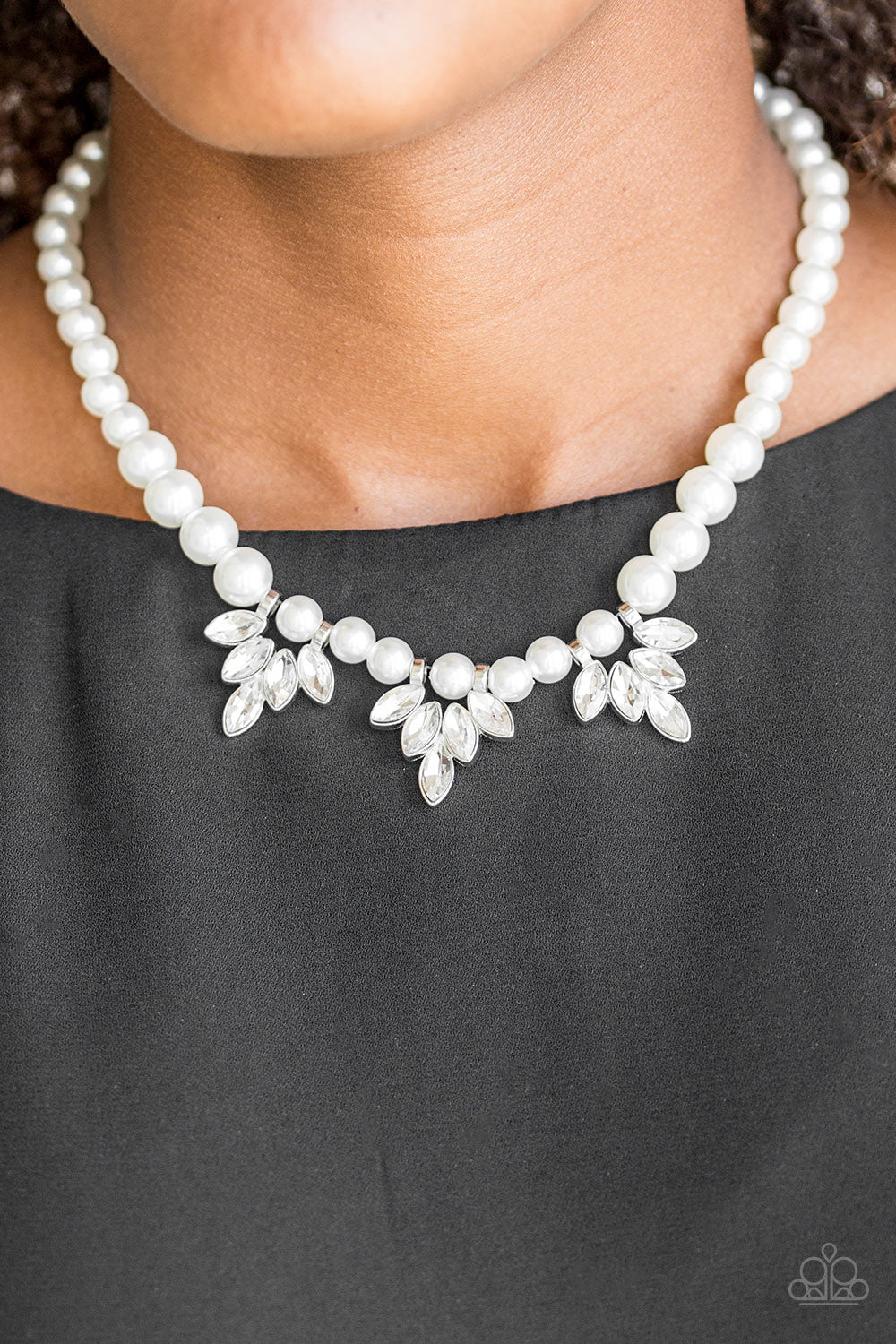 SOCIETY SOCIALITE - WHITE PEARLS RHINESTONES NECKLACE