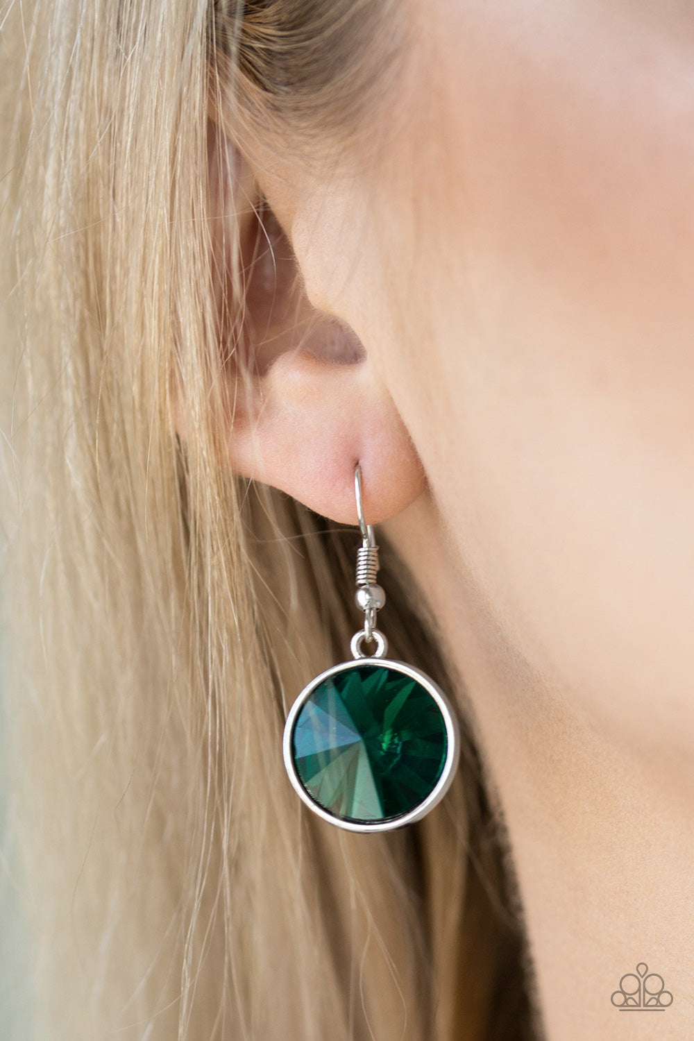 SHE SPARKLES ON - GREEN