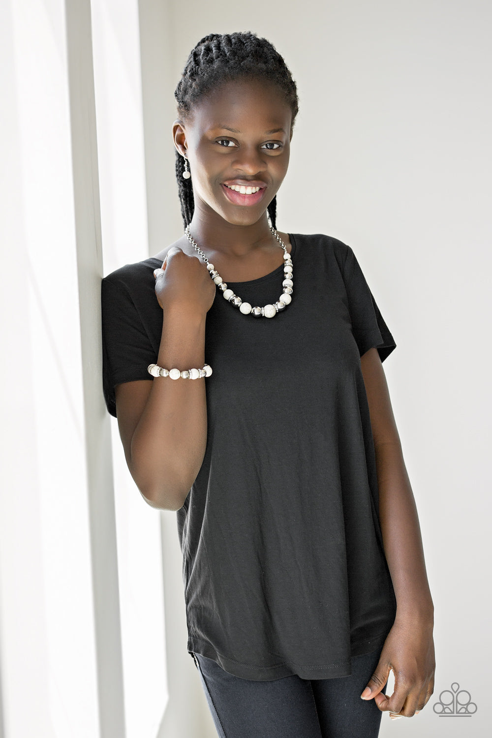 RULING CLASS RADIANCE - WHITE TUQUOISE RHINESTONES STRETCH BRACELET