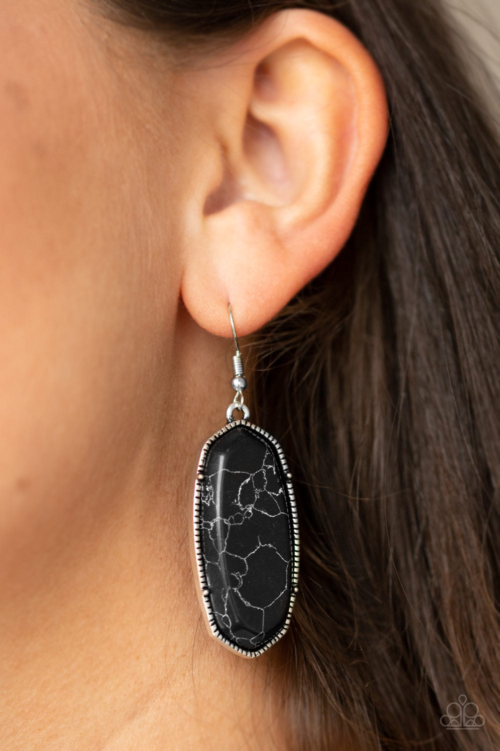 STONE QUEST - BLACK MARBLE STONE PENDANT EARRINGS