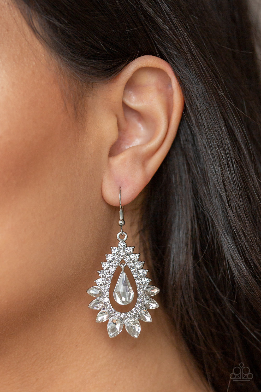 BOSS BRILLIANCE - WHITE RHINESTONES EARRINGS