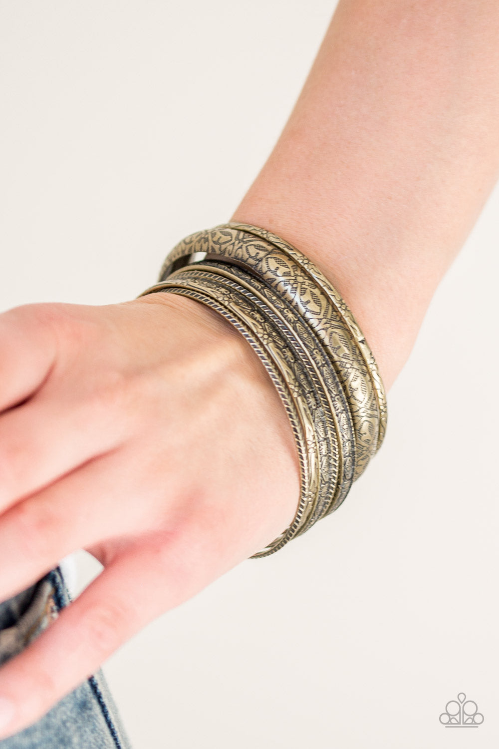 HIDDEN GROVES - BRASS TEXTURED BANGLES BRACELET SET