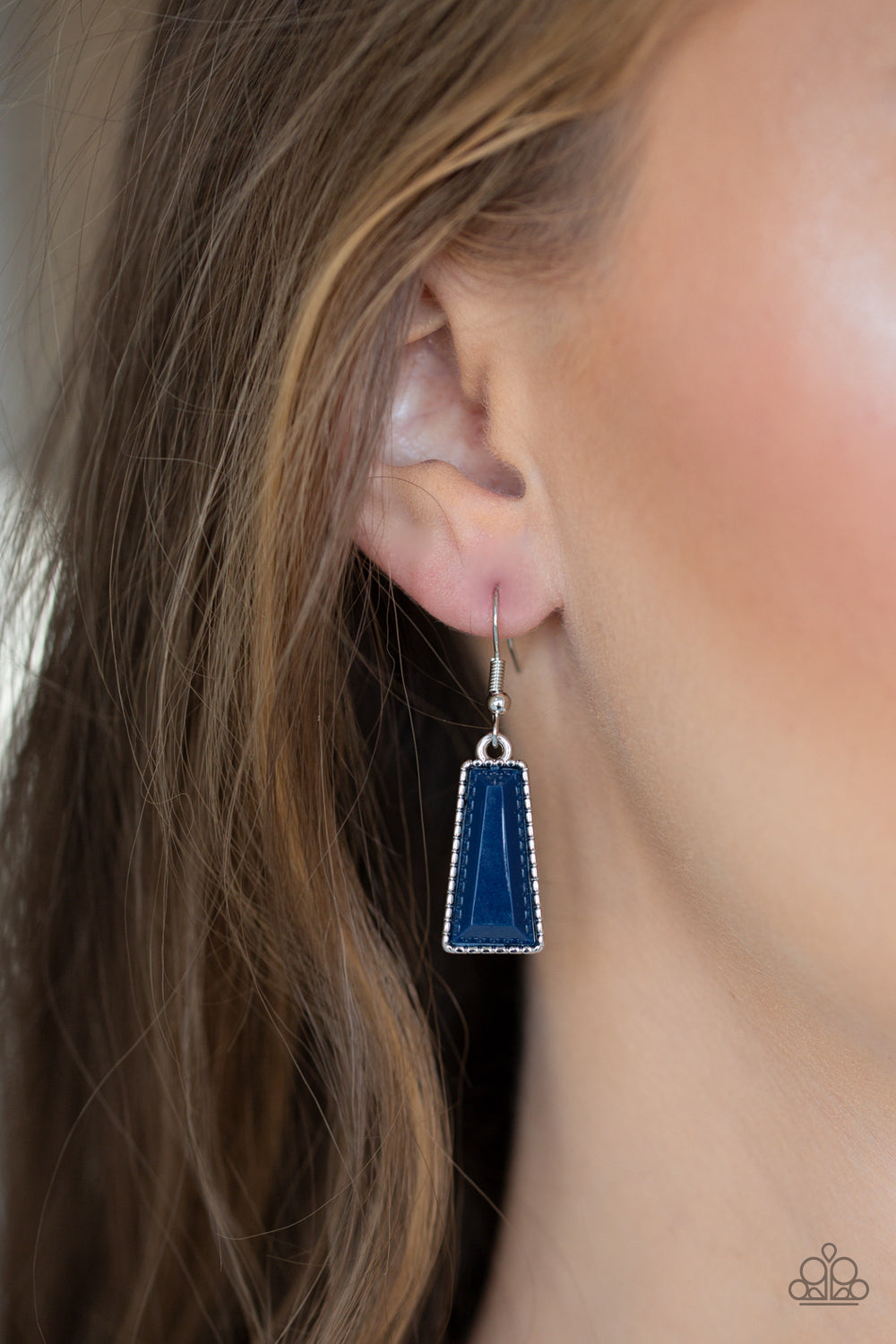 GLAMOUR GODDESS - BLUE CRESCENT BIB NECKLACE