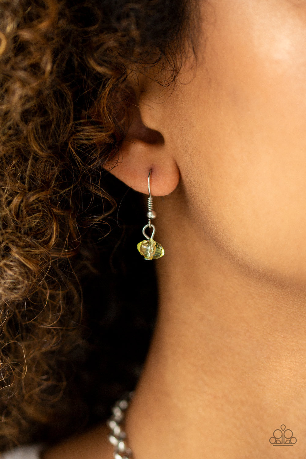 I WANT TO SEA THE WORLD - YELLOW SHELL CHARMS NECKLACE