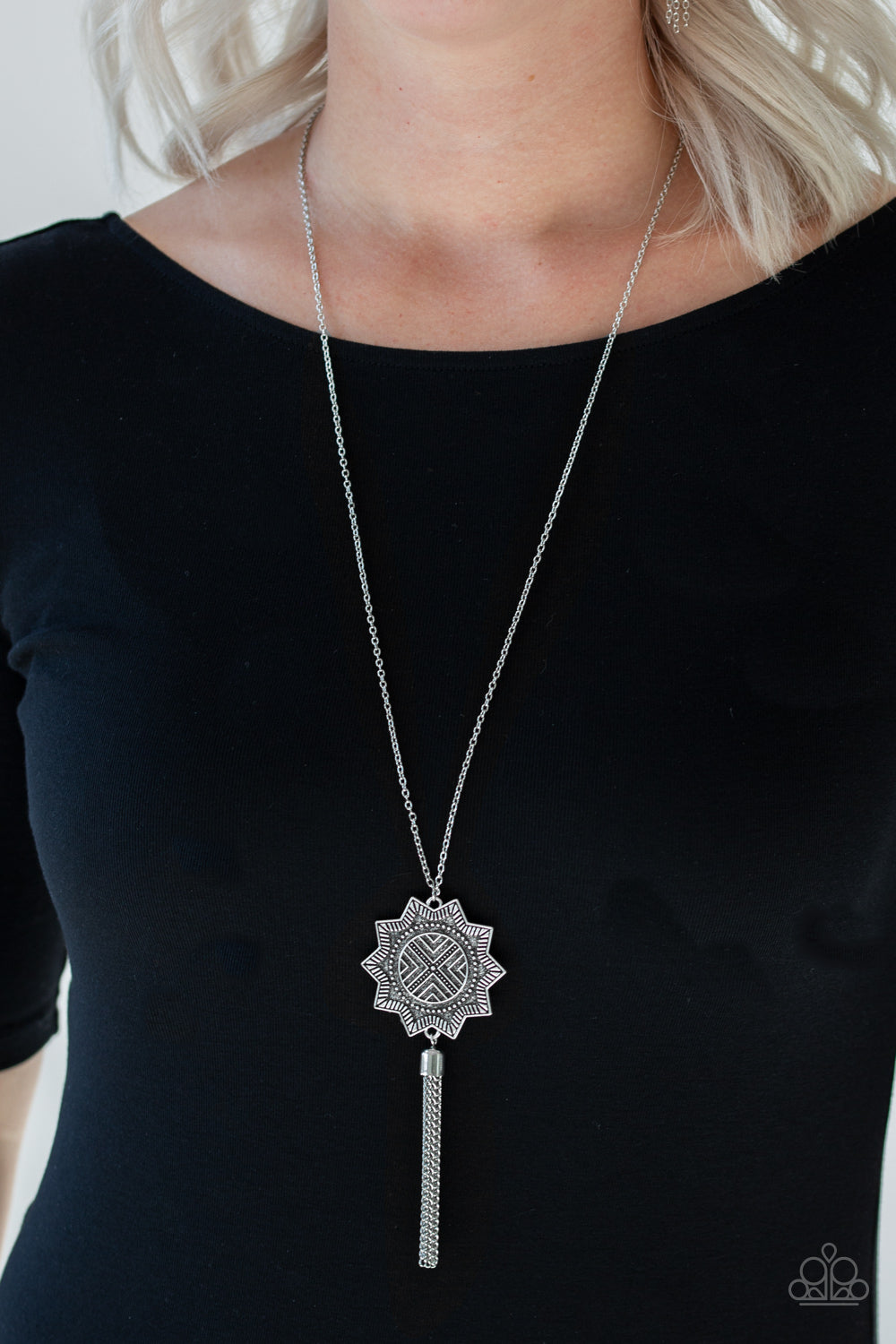 FROM SUNUP TO SUNDOWN - SILVER SUN BURST NECKLACE