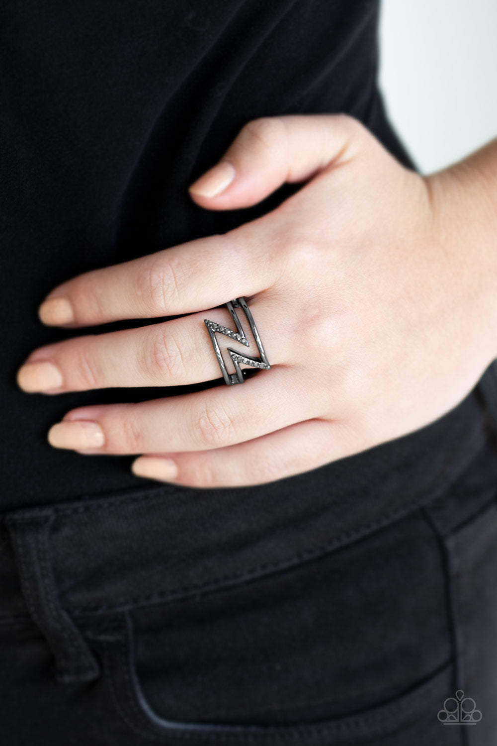 5TH AVENUE FLASH - BLACK HEMATITE RHINESTONES HOLLOW Z SHAPE RING