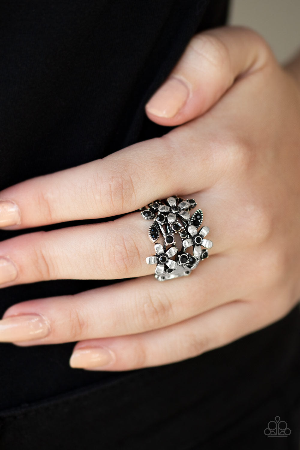 GARDENIA GLEAM - BLACK FLOWER RHINESTONE SILVER RING