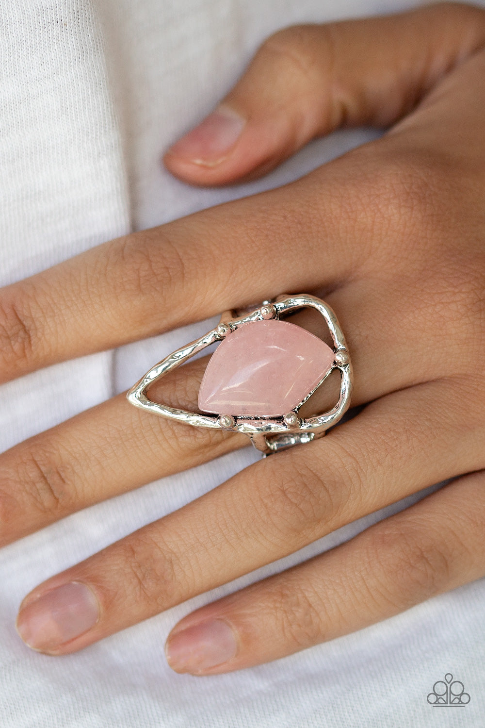 GET THE POINT - PINK STONE TRIANGULAR SILVER RING
