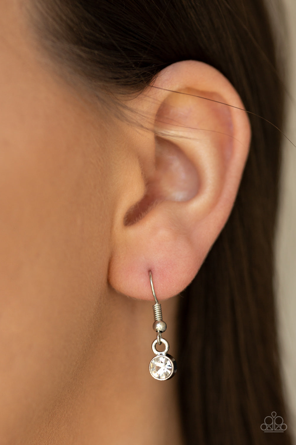 STRATOSPHERIC - WHITE DIAMOND RHINESTONES TAB NECKLACE