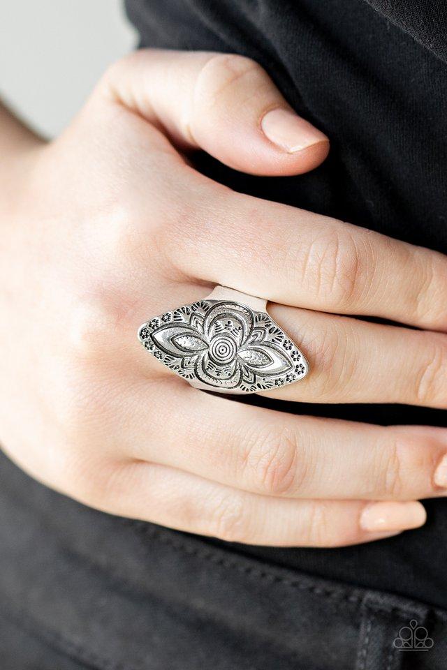TAHITI TREK - SILVER FLORAL BOHO RING