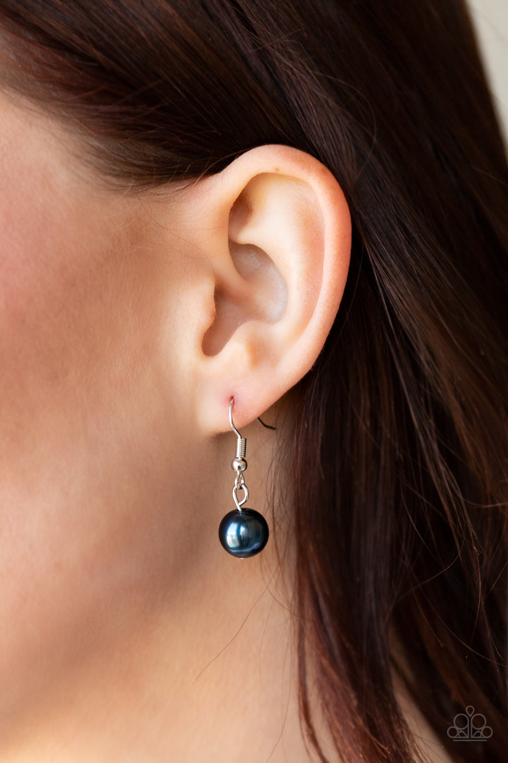 MISS MAJESTIC - BLUE PEARLS FRINGE NECKLACE