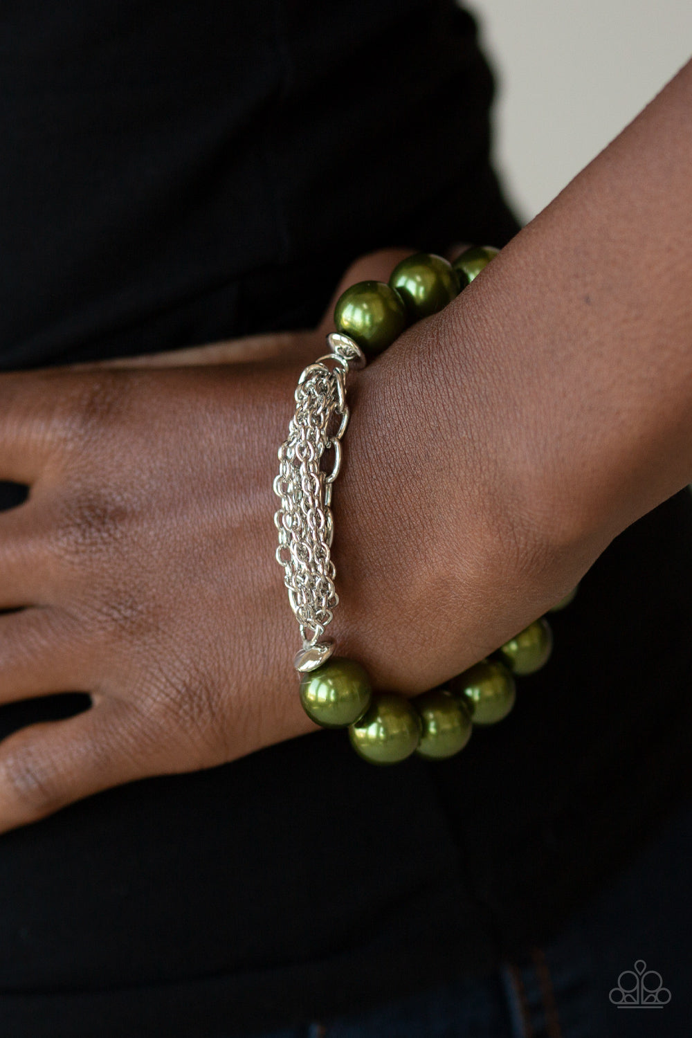 HOLLYWOOD HEELS - GREEN OLIVE ARMY PEARLS SILVER CHAINS STRETCH BRACELET