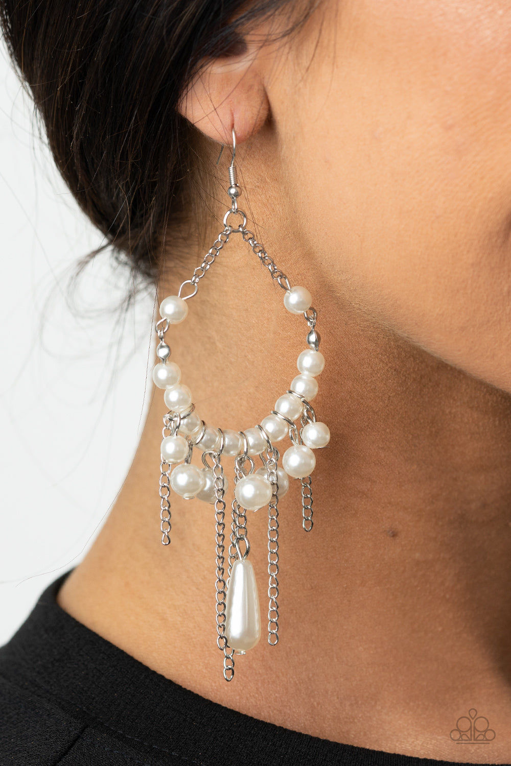 PARTY PLANNER POSH - WHITE PEARLS SILVER CHAINGS CLUSTER HOOP EARRINGS