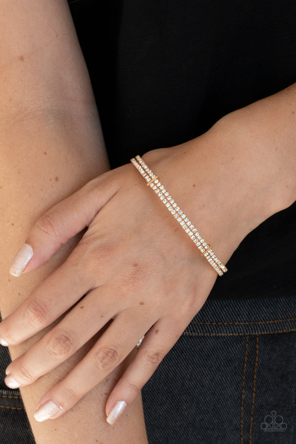 STANDOUT OPULENCE - GOLD DIAMOND RHINESTONES SINGLE COIL BRACELET