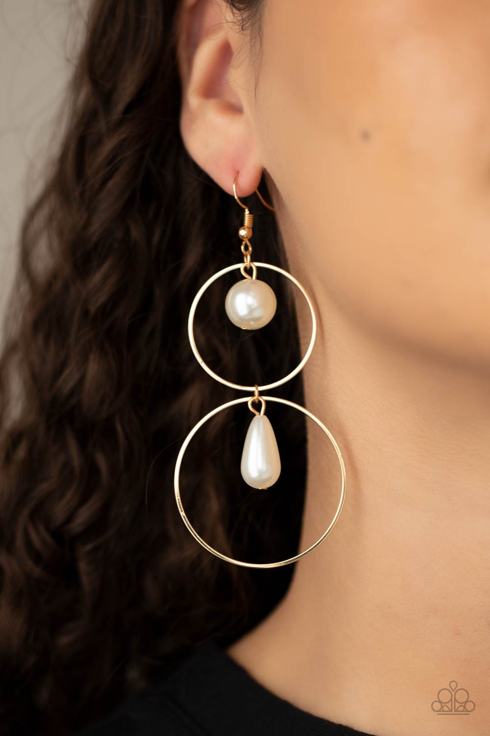 CULTURED IN COUTURE - GOLD DOUBLE CIRCLE WHITE PEARLS EARRINGS