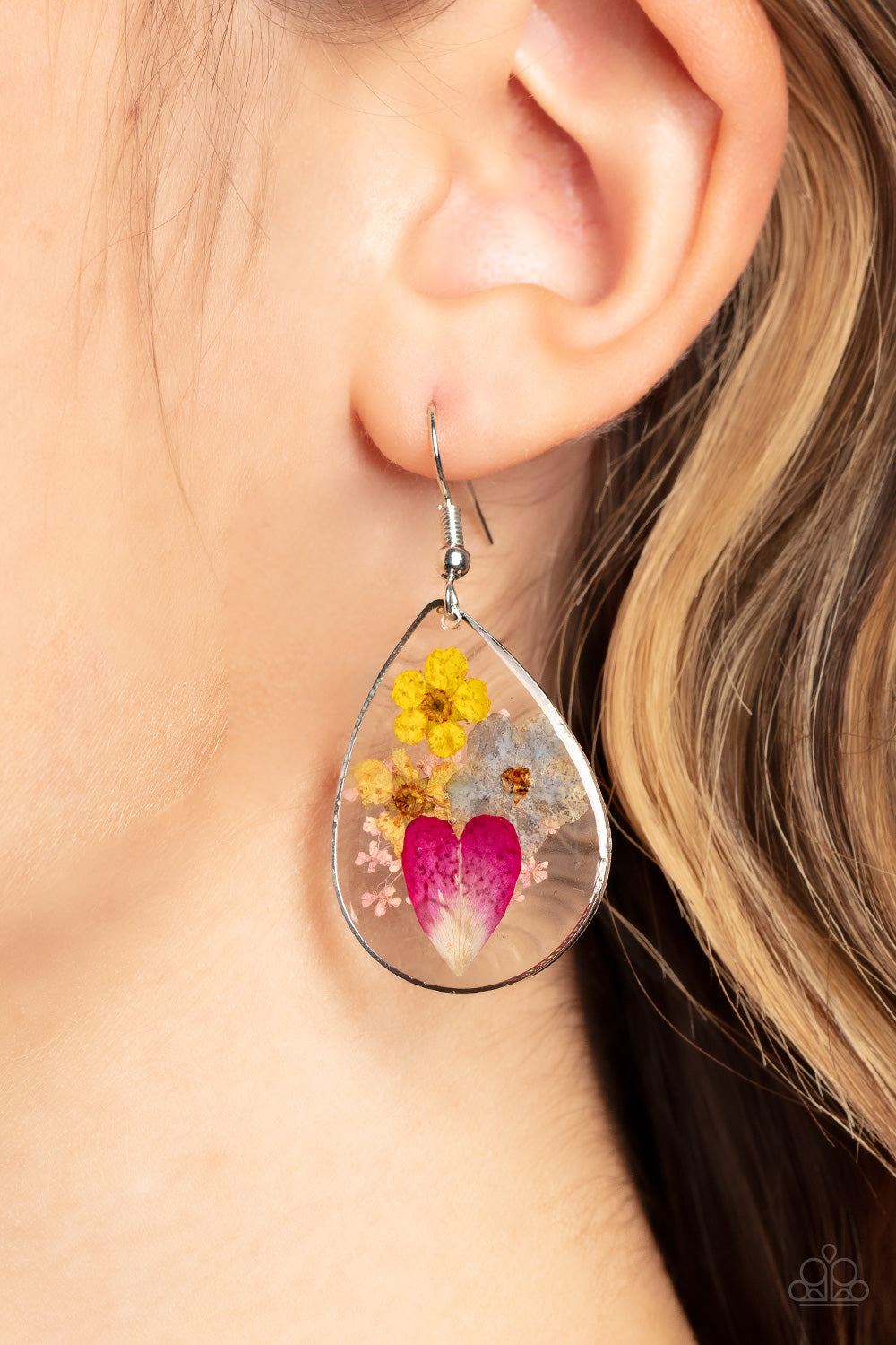 PRIM AND PRAIRIE - MULTI PRESSED FLOWERS HEART CLEAR RESIN ACRYLIC TEARDROP EARRINGS
