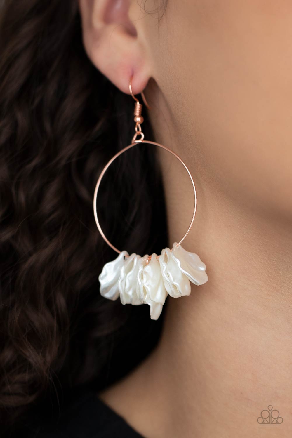 SAILBOATS AND SEASHELLS - COPPER WIRE HOOP WHITE MOTHER OF PEARL SHELL BEADS EARRINGS
