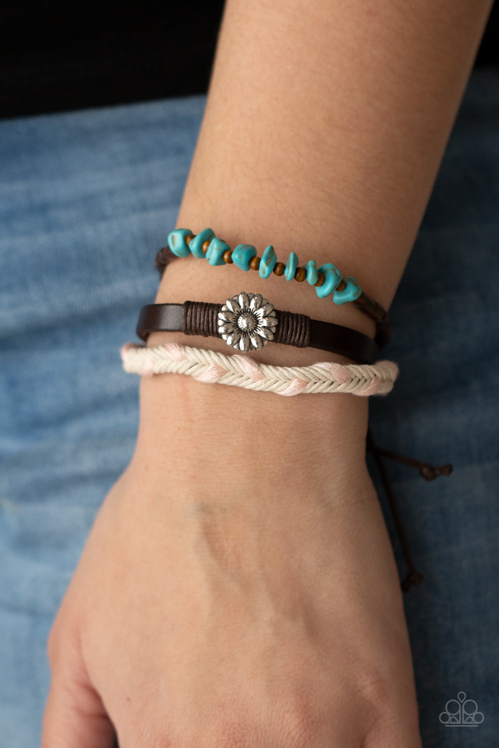 TERRAIN TREND - PINK AND TURQUOISE PULL CORD URBAN BRACELET SILVER FLOWER