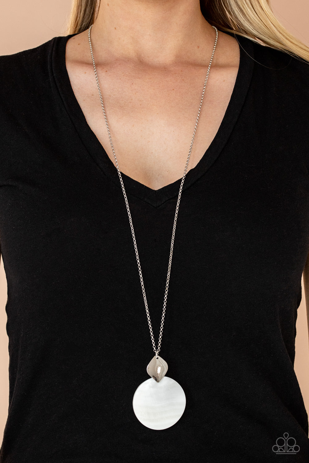 TIDAL TEASE - WHITE ROUND SHELL NECKLACE
