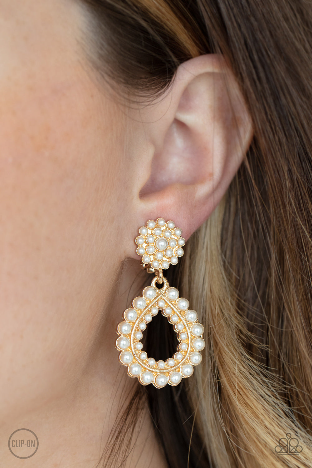 DISCERNING DROPLETS - GOLD WHITE PEARLS TEARDROP CLIP ON EARRINGS