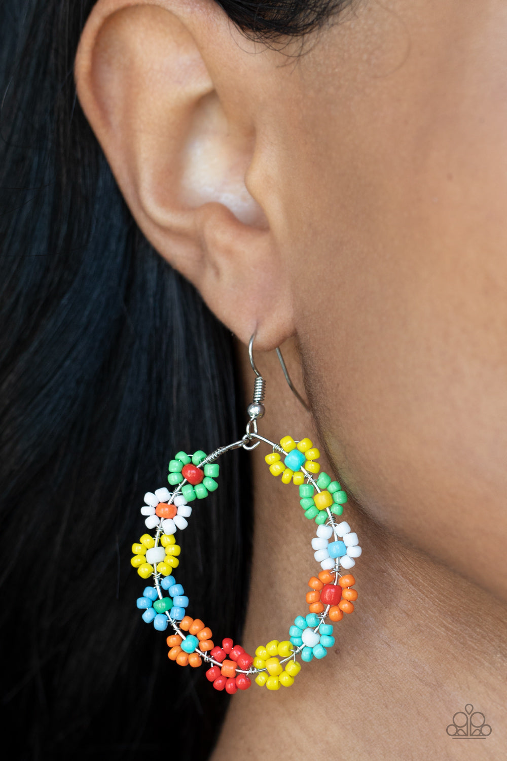 FESTIVELY FLOWER CHILD - MULTI COLOR FLOWERS SEEDBEAD HOOP EARRINGS