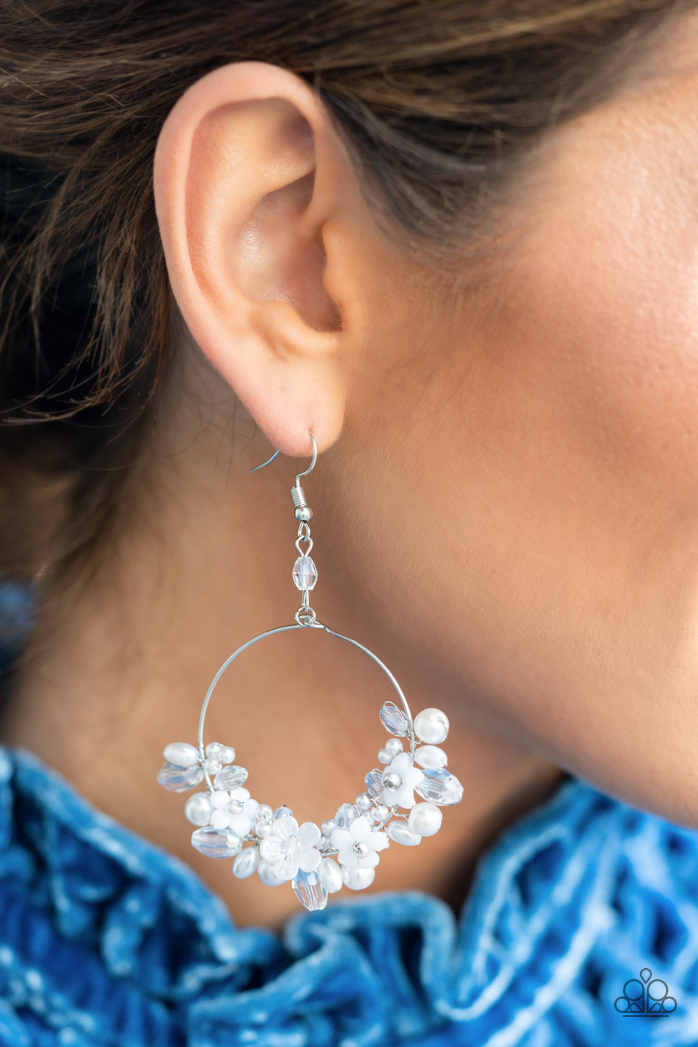 FLOATING GARDENS - WHITE PEARLY FLOWERS SILVER WIRE EARRINGS