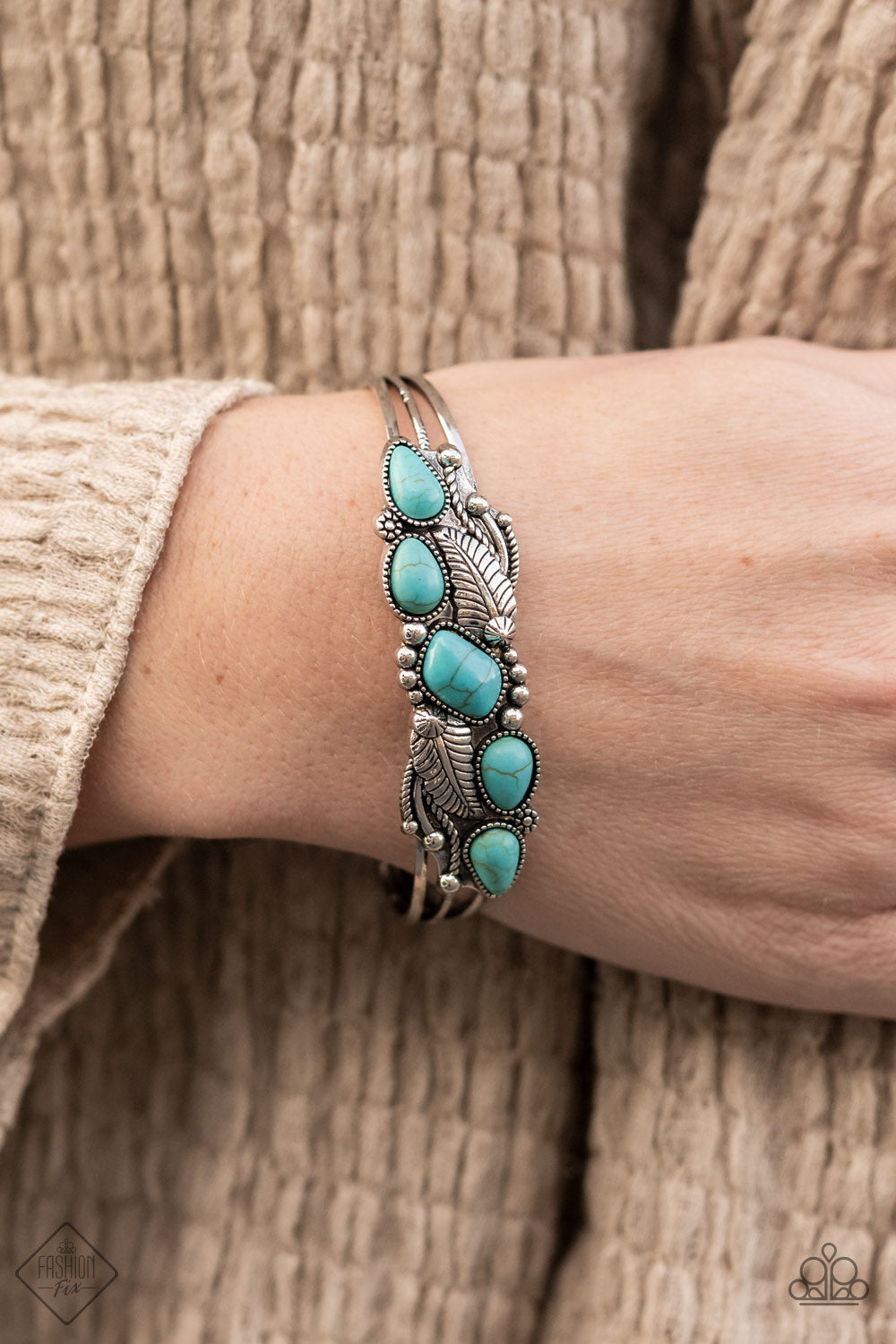 COTTAGE LIVING - BLUE TURQUOISE FEATHER FASHION FIX CUFF BRACELET