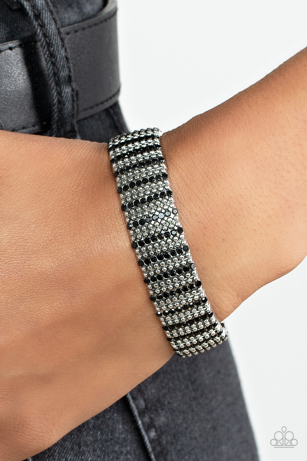 THE GRIT FACTOR - BLACK RHINESTONES STRETCH BRACELET