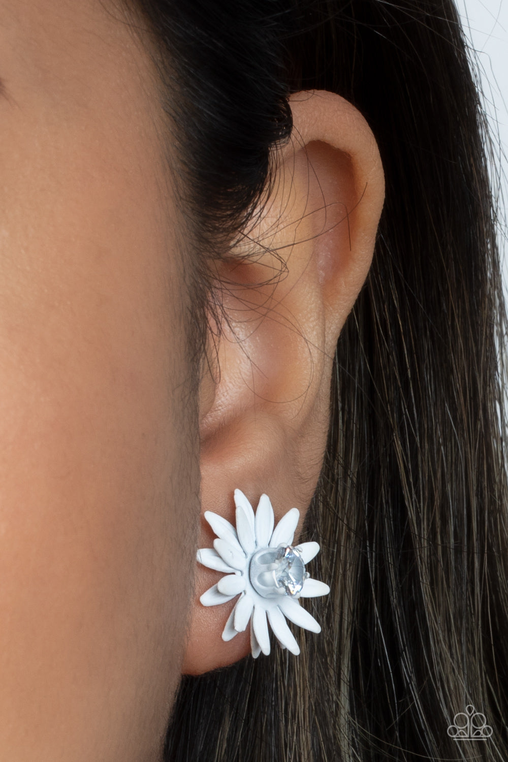 SUNSHINY DAIS-Y - WHITE ENAMEL FLOWERS CLEAR RHINESTONE POST EARRINGS
