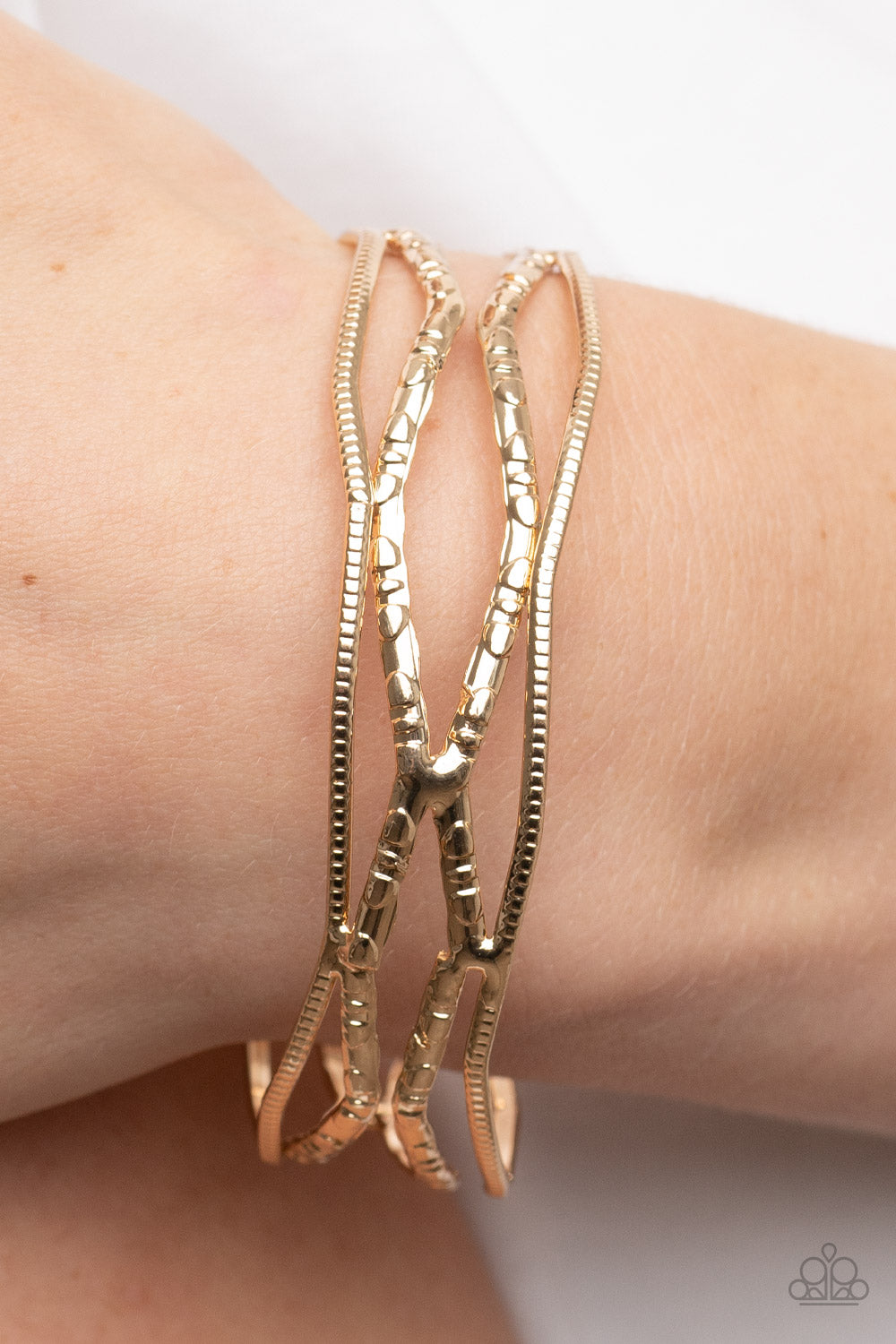 A NARROW ESCAPADE - GOLD TEXTURED WAVY CUTOUT BANGLE BRACELET