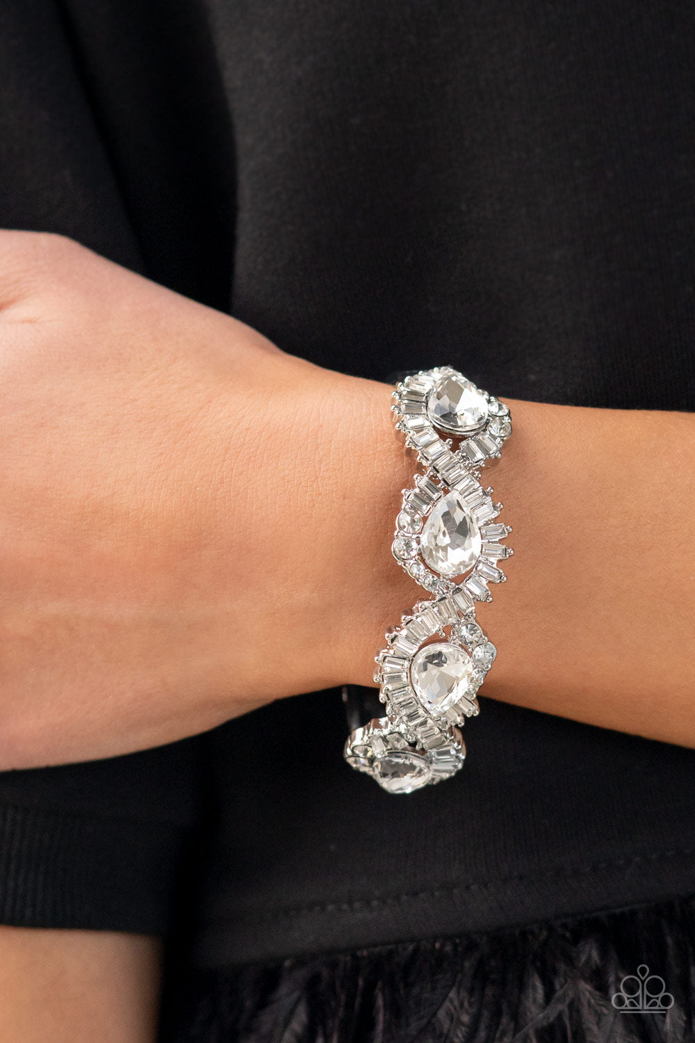 FOR THE WIN - WHITE RHINESTONES INFINITY HINGE GLAM BRACELET