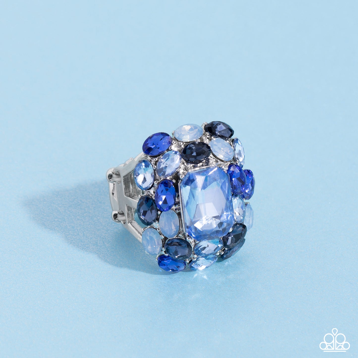PERFECTLY PARK AVENUE - BLUE RHINESTONES RING LIFE OF THE PARTY MAY 2023