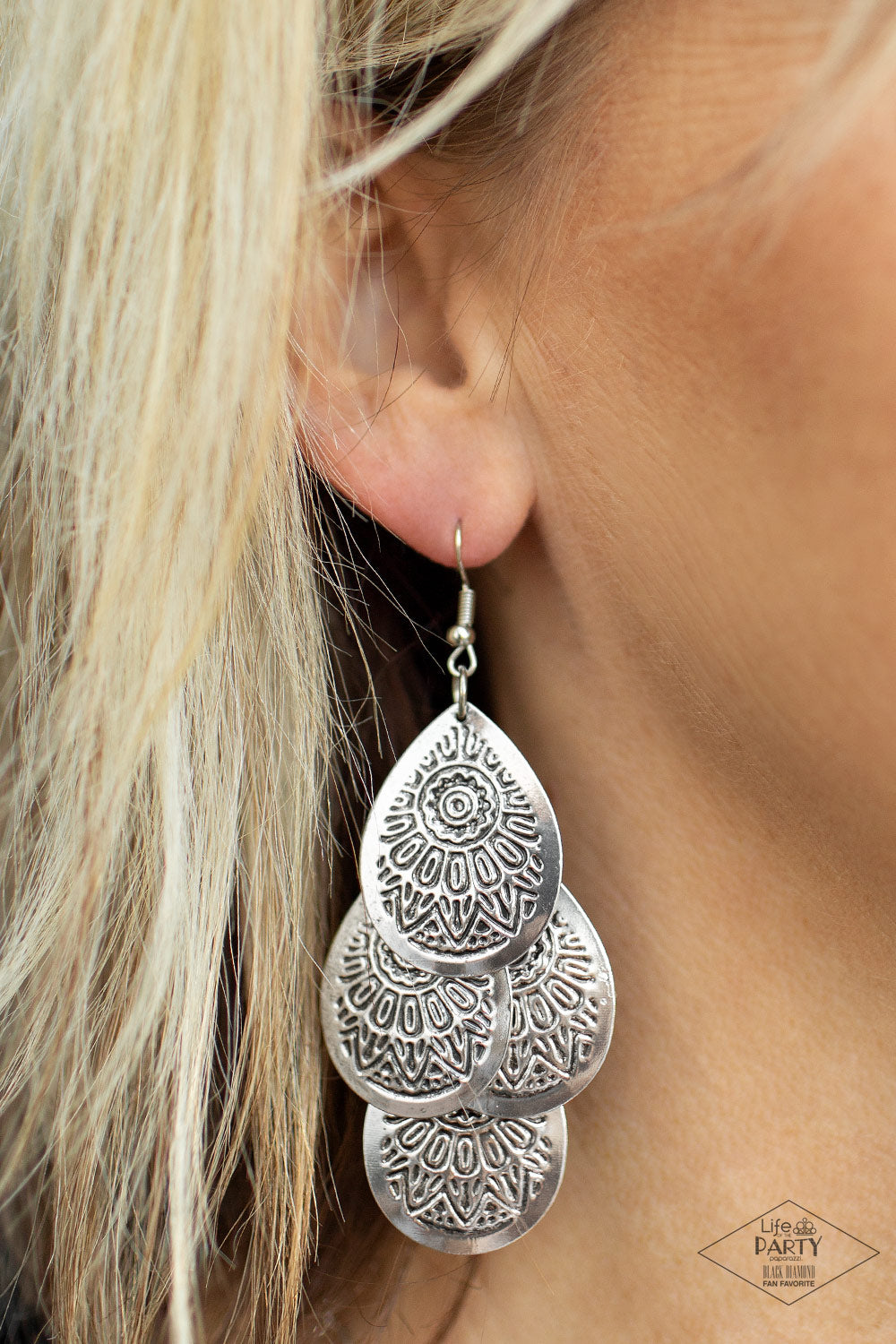 A LEADING LIGHT - SILVER OVERLAPPING TEXTURED SUN BURST TEARDROPS CHIME EARRINGS