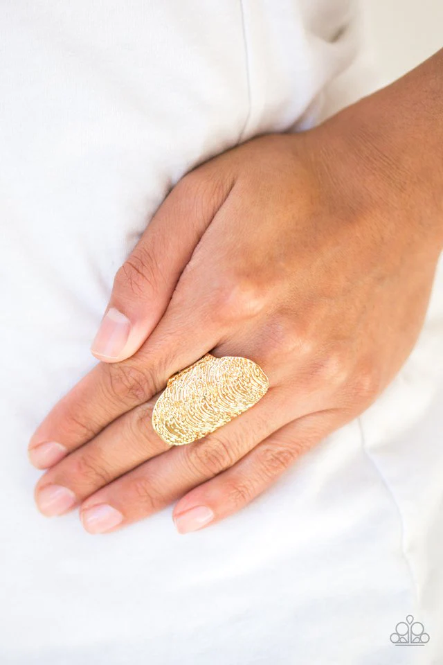 RECORD-BREAKING RIPPLE - GOLD ETCHED CIGAR BAND BOLD RING