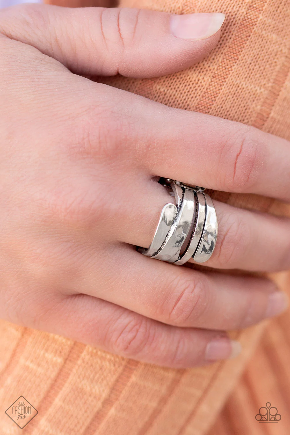 BEHIND THE SHEEN - SILVER FASHION FIX RING