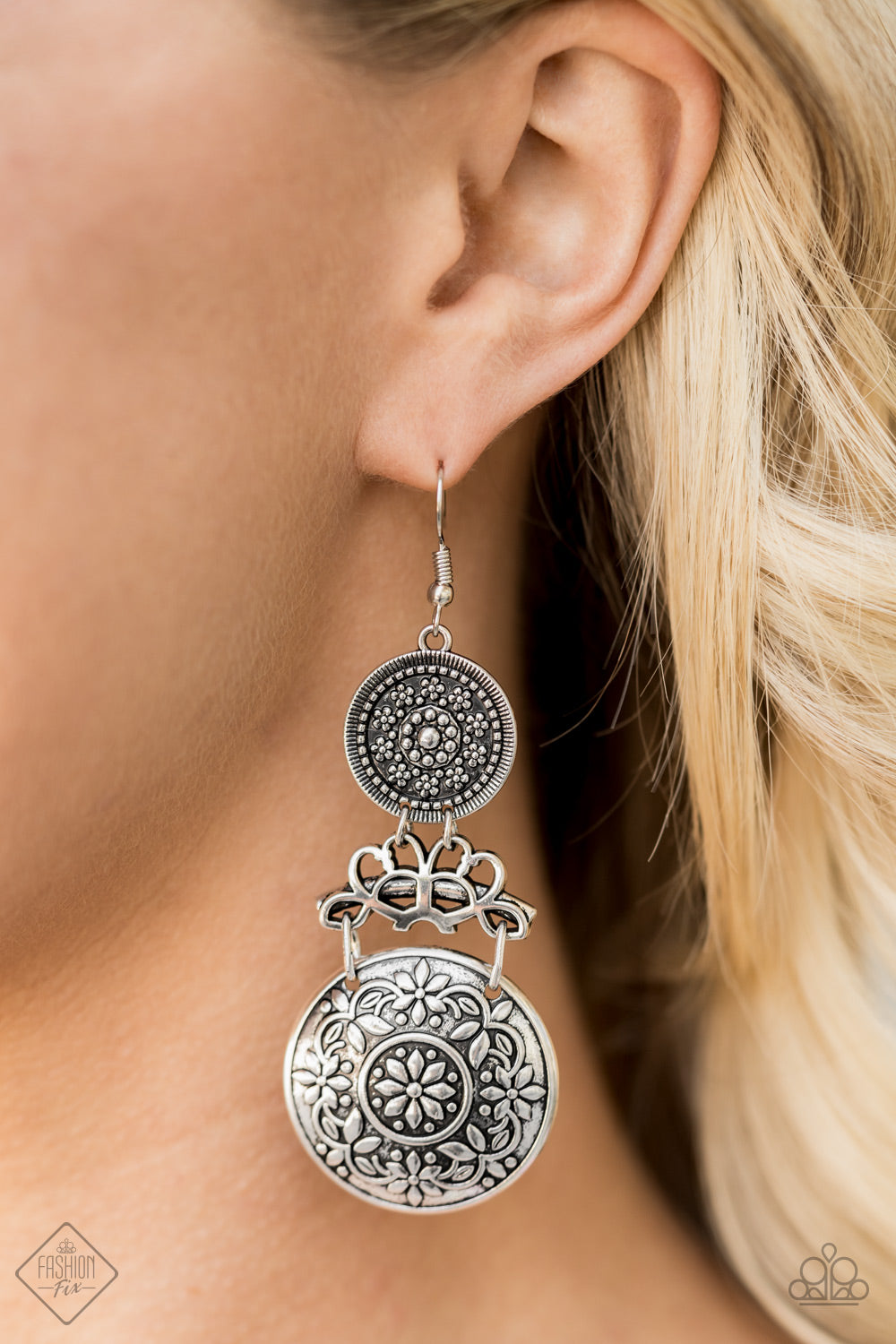 GARDEN ADVENTURE - SILVER FLORAL DISCS HINGED FASHION FIX EARRINGS