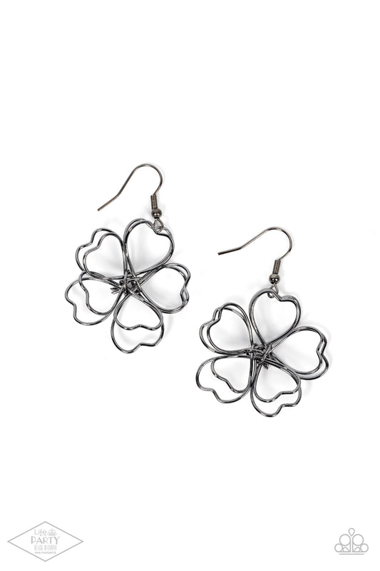 beesblingbash-gunmetal-wire-daisy-small-blockbuster-earring-paparazzi-accessories