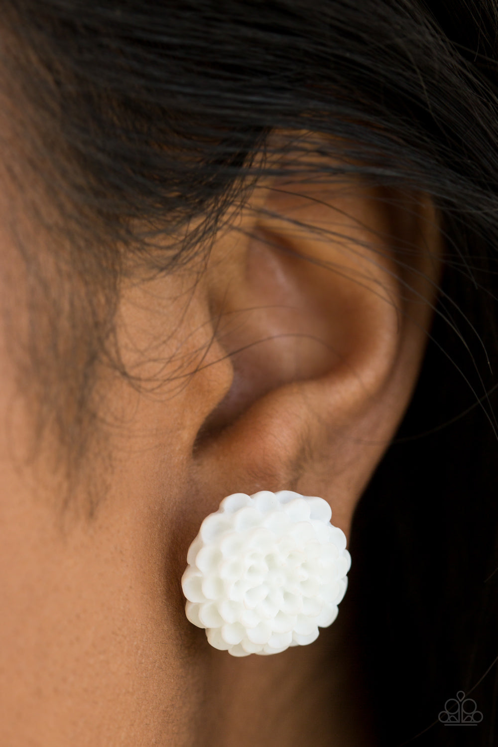 DANDELION DEMURE - WHITE RESIN FLOWER POST EARRINGS
