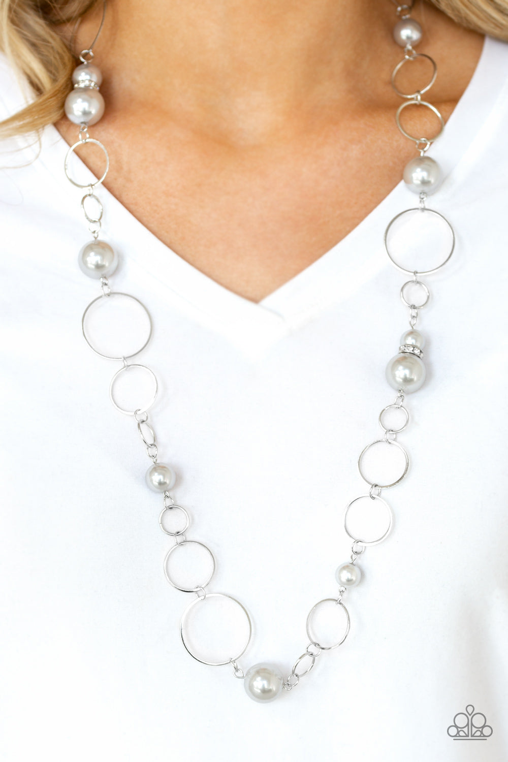 LOVELY LADY LUCK - SILVER GRAY PEARLS NECKLACE
