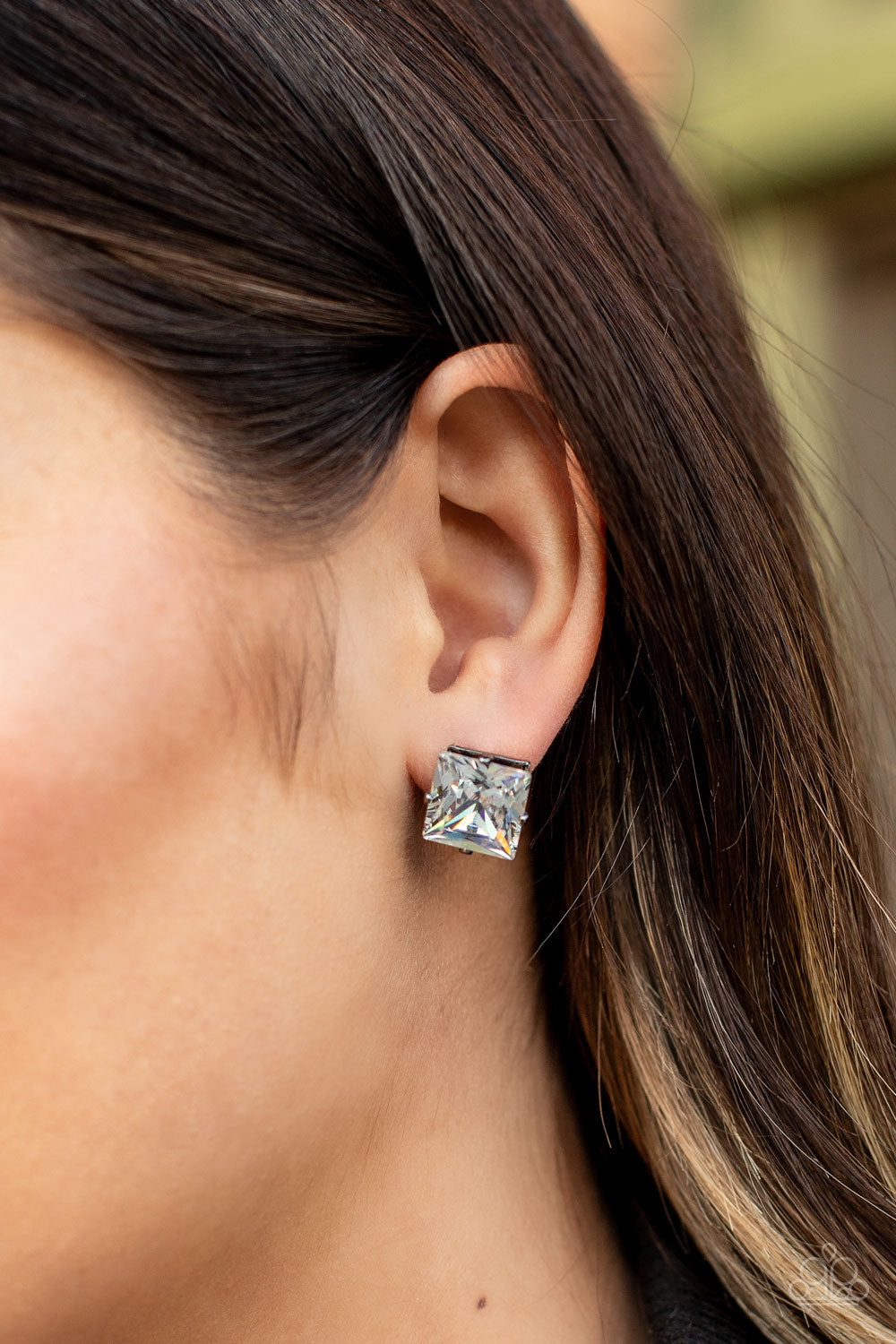 PRIMA DONNA DRAMA - BLACK METAL BOLD PRINCESS CUT CLEAR RHINESTONE POST EARRINGS